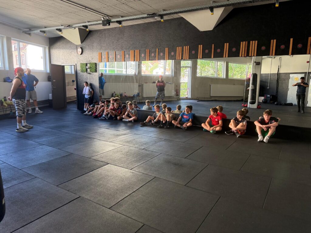 Abschluss‑Bezirkstraining der Schwarzwaldgruppe – Energie, Teamgeist und ein starker Saisonabschluss im Fitnessstudio Triberg 2 Südbadischer Ringerverband e.V. / Bezirkstraining / Abschluss‑Bezirkstraining der Schwarzwaldgruppe – Energie, Teamgeist und ein starker Saisonabschluss im Fitnessstudio Triberg