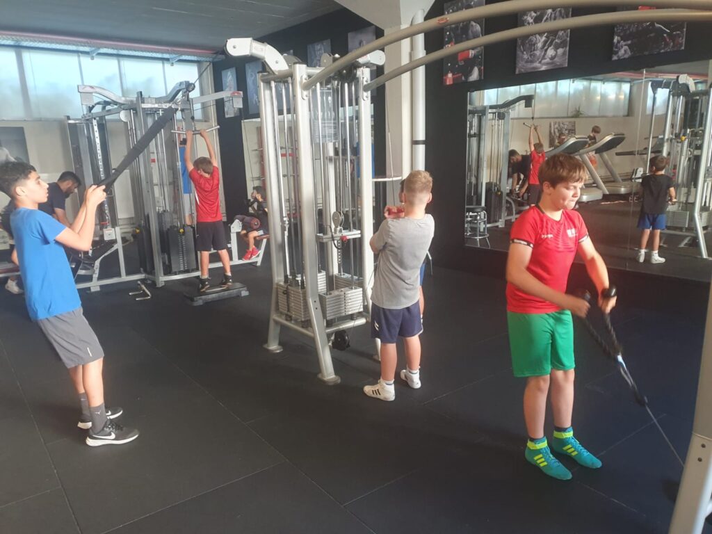 Abschluss‑Bezirkstraining der Schwarzwaldgruppe – Energie, Teamgeist und ein starker Saisonabschluss im Fitnessstudio Triberg 4 Südbadischer Ringerverband e.V. / Bezirkstraining / Abschluss‑Bezirkstraining der Schwarzwaldgruppe – Energie, Teamgeist und ein starker Saisonabschluss im Fitnessstudio Triberg