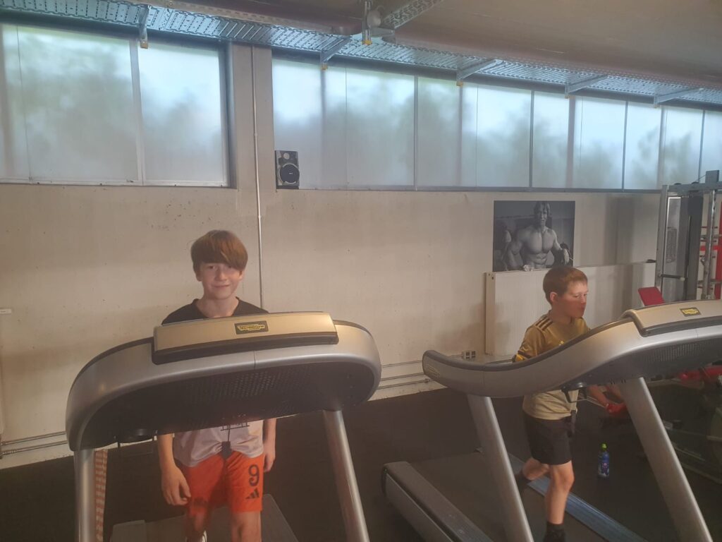 Abschluss‑Bezirkstraining der Schwarzwaldgruppe – Energie, Teamgeist und ein starker Saisonabschluss im Fitnessstudio Triberg 5 Südbadischer Ringerverband e.V. / Bezirkstraining / Abschluss‑Bezirkstraining der Schwarzwaldgruppe – Energie, Teamgeist und ein starker Saisonabschluss im Fitnessstudio Triberg